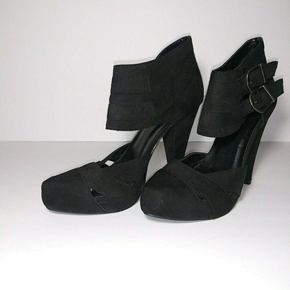 Black Faux Suede Black Heels Size 8 - Picture 2 of 8
